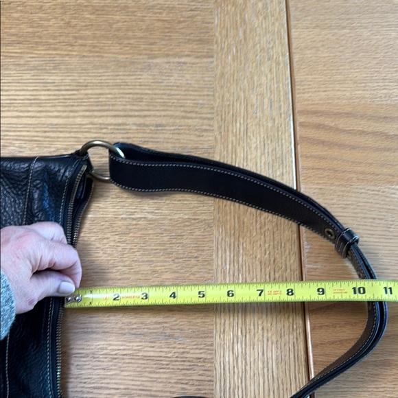 Coach Black Leather Shoulder Bag with Adjustable Strap - Picture 6 of 7